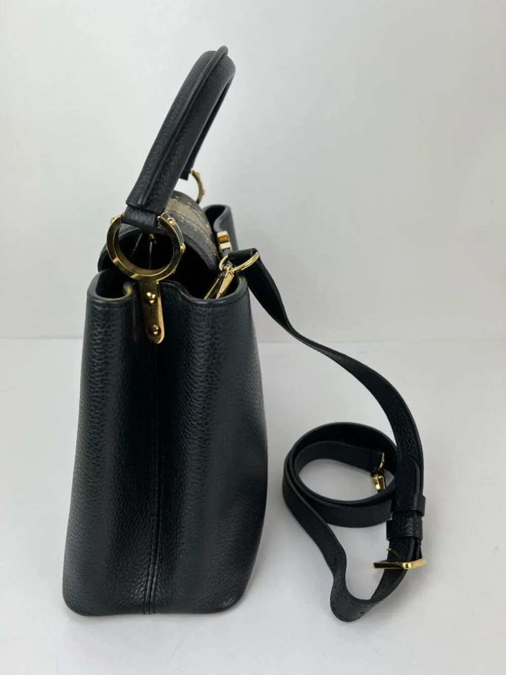 Louis Vuitton Taurillon Capucines MM Black Shoulder Bag